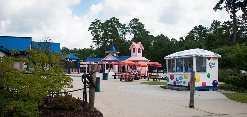 Park Entrance, Locker Rental, and Snack Area Whirlin Waters. &copy; 2014 Audra L. Gibson. All Rights Reserved.
